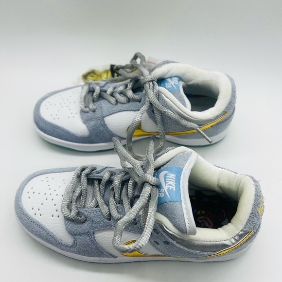 Nike SB Dunk Low 'Holiday
Special' by Sean Cliver - DC9936-
100 size 6.5 - Picture 4 of 16